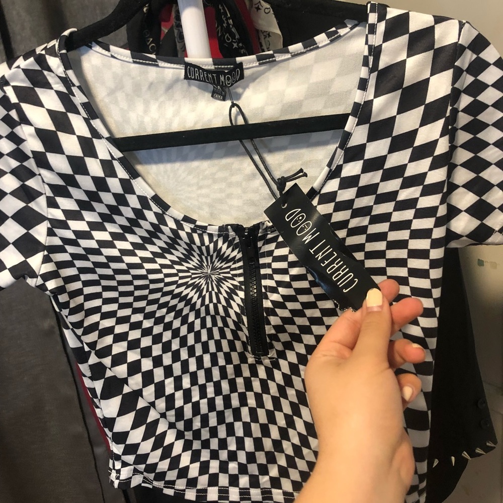 Current mood top with zipper.